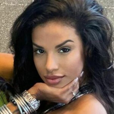 Nacktes geleaktes OnlyFans-Foto von Brunettebarbieve