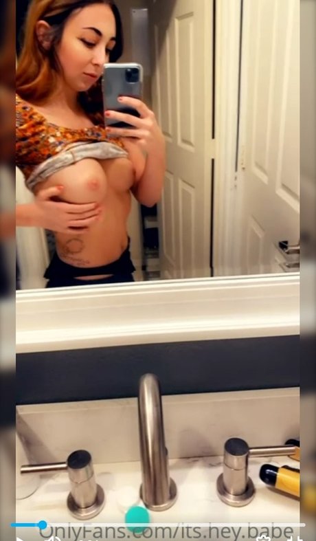 Nacktes geleaktes OnlyFans-Foto von Itsheybabe
