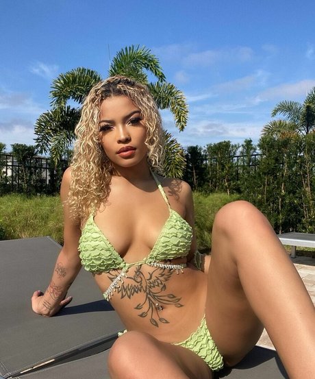 Nacktes geleaktes OnlyFans-Foto von Karisaccc