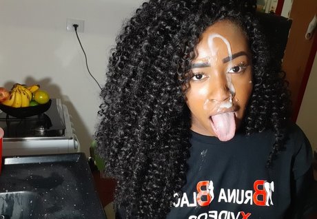 Nacktes geleaktes OnlyFans-Foto von Bruna Black