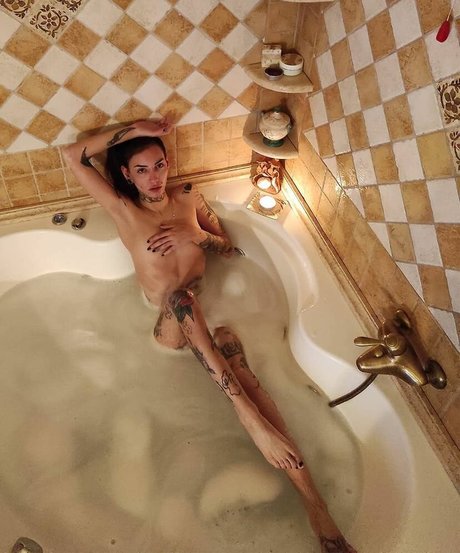Nacktes geleaktes OnlyFans-Foto von Lucky Strike Sg