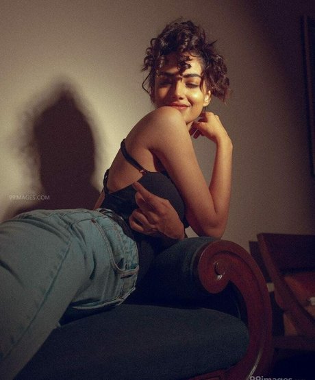 Nacktes geleaktes OnlyFans-Foto von Meenakshi Chaudhary