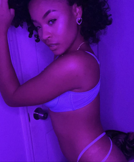 Nacktes geleaktes OnlyFans-Foto von Lionesscave