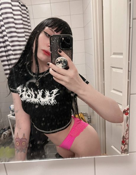 Nacktes geleaktes OnlyFans-Foto von Messy