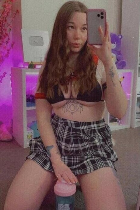 Nacktes geleaktes OnlyFans-Foto von Itsbordiebordie