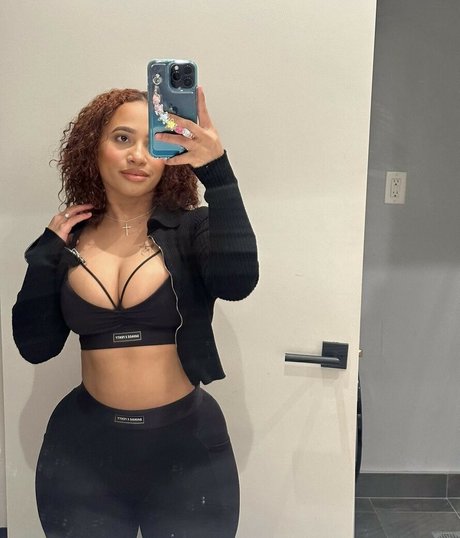 Nacktes geleaktes OnlyFans-Foto von Carolinelloo