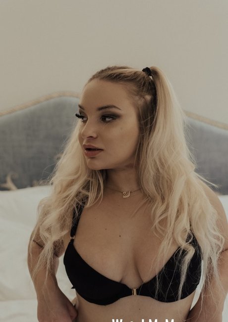 Nacktes geleaktes OnlyFans-Foto von Mianestibaka