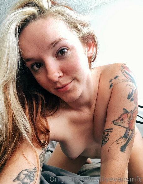 Nacktes geleaktes OnlyFans-Foto von Lilyevans