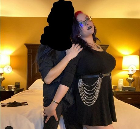 Nacktes geleaktes OnlyFans-Foto von Lyraenium