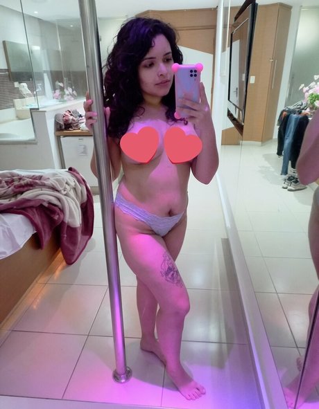 Nacktes geleaktes OnlyFans-Foto von Pistolaura