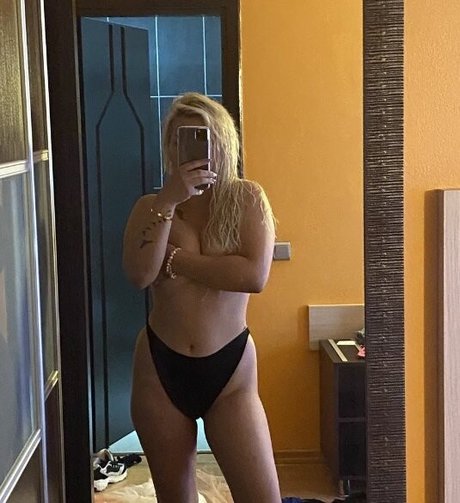Nacktes geleaktes OnlyFans-Foto von Beste Barkut
