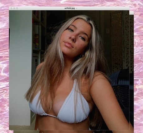 Nacktes geleaktes OnlyFans-Foto von Emma Topp