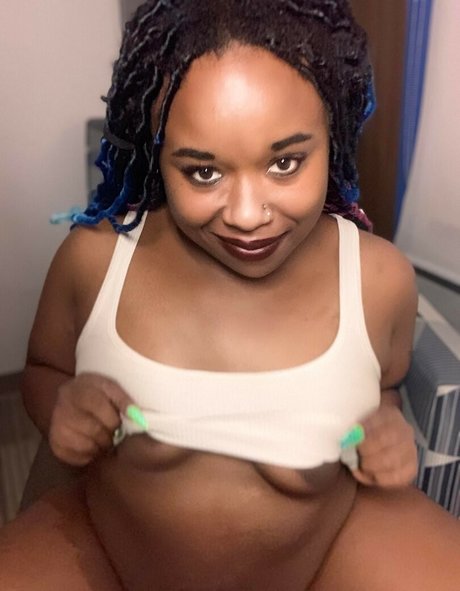 Nacktes geleaktes OnlyFans-Foto von Aurora Galaxy