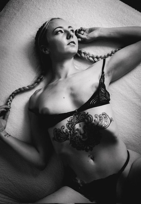 Nacktes geleaktes OnlyFans-Foto von Starinthemaking