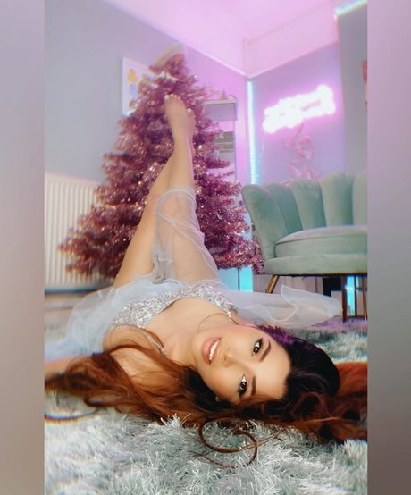 Mizz Ellaa Asmr