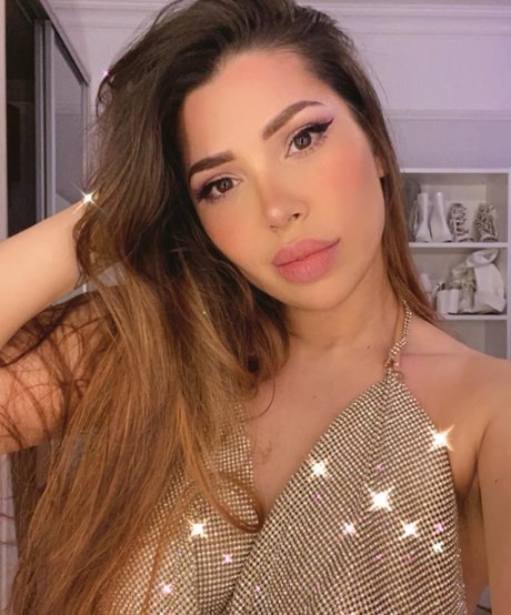 Mizz Ellaa Asmr