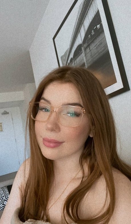 Nacktes geleaktes OnlyFans-Foto von Redheadnxtdoor