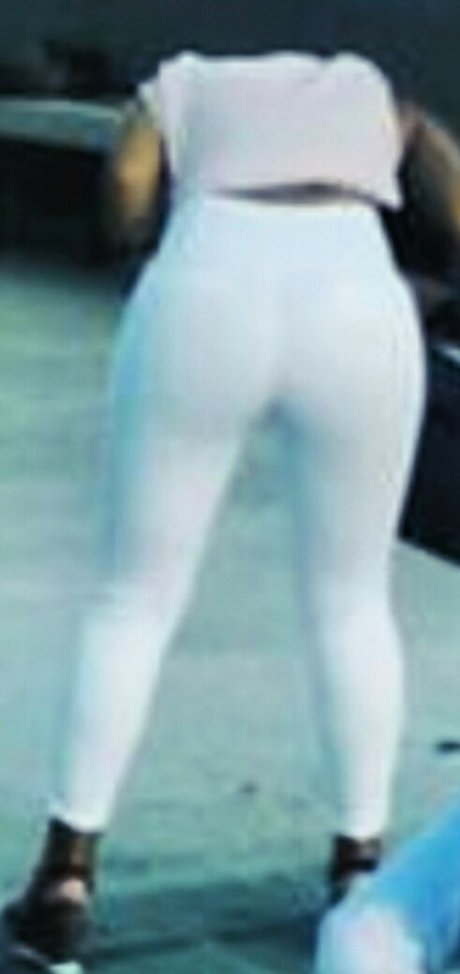 Nacktes geleaktes OnlyFans-Foto von Aria Paria