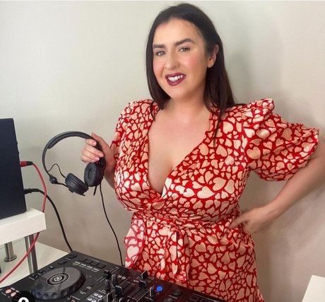 Nacktes geleaktes OnlyFans-Foto von Suzie Mac