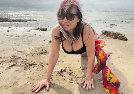 Nacktes geleaktes OnlyFans-Foto von Cynthia Rothrock