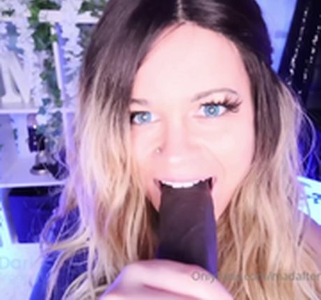 Nacktes geleaktes OnlyFans-Foto von Mad After Dark