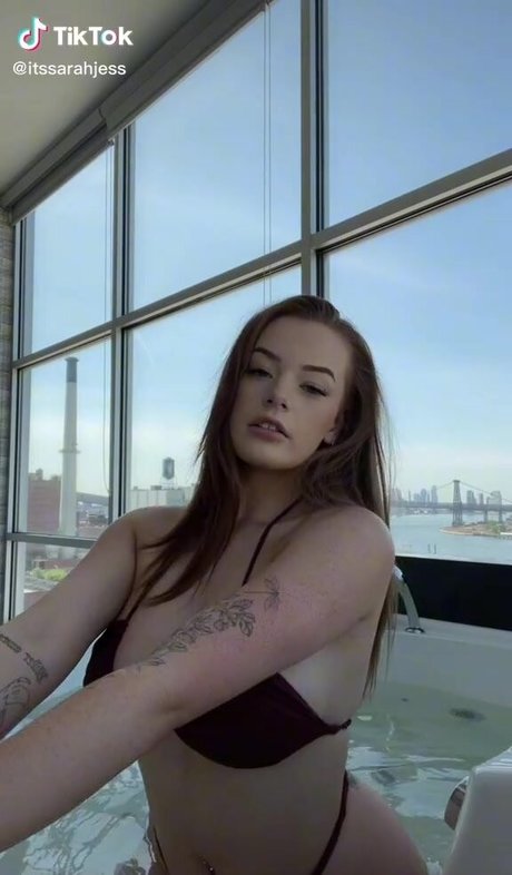 Nacktes geleaktes OnlyFans-Foto von Sarah Jess Barton