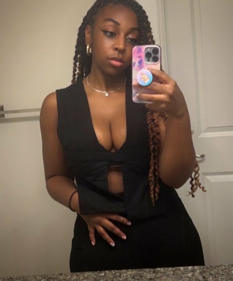 Nacktes geleaktes OnlyFans-Foto von Jazzygunz