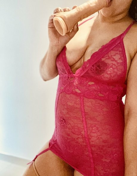 Dariana Hotwife
