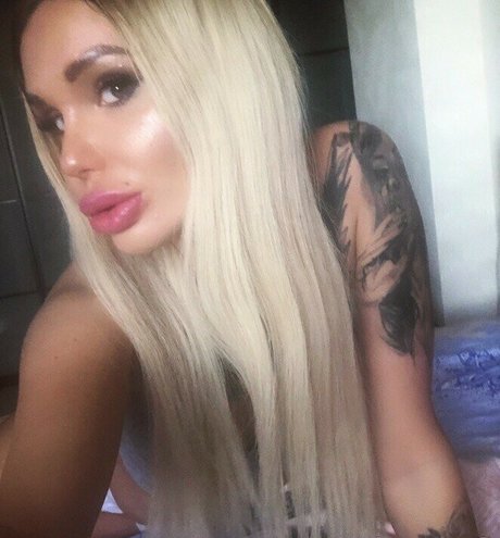 Nacktes geleaktes OnlyFans-Foto von Dashaacash