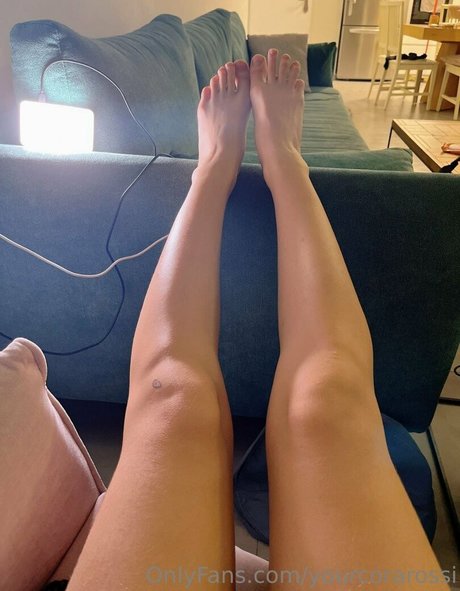Nacktes geleaktes OnlyFans-Foto von Cora Rossi