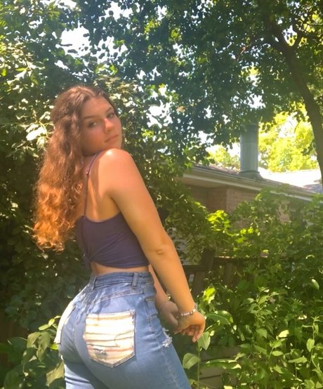 Nacktes geleaktes OnlyFans-Foto von Miraalifantis