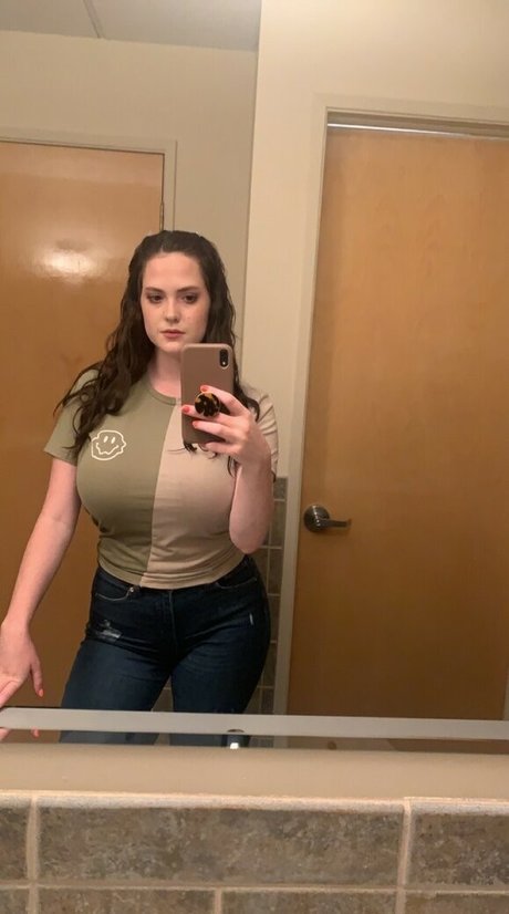 Nacktes geleaktes OnlyFans-Foto von Reenybopper
