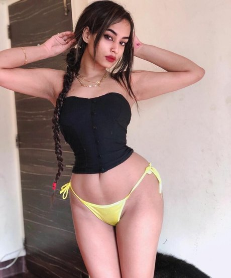 Nacktes geleaktes OnlyFans-Foto von Dilnoor Aka