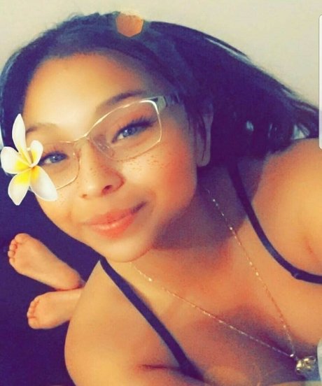 Nacktes geleaktes OnlyFans-Foto von Hellovivifeet