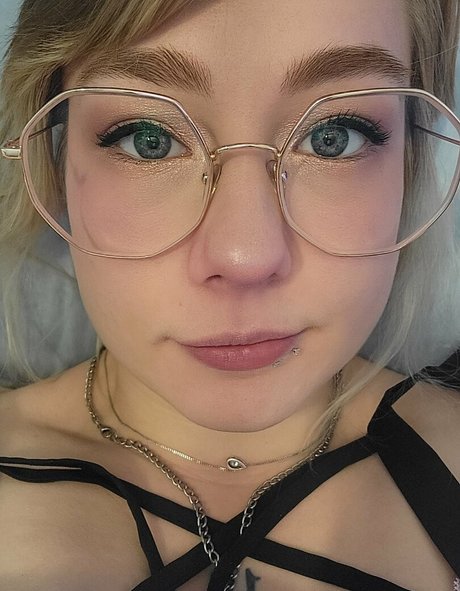 Nacktes geleaktes OnlyFans-Foto von Goddess Syrein