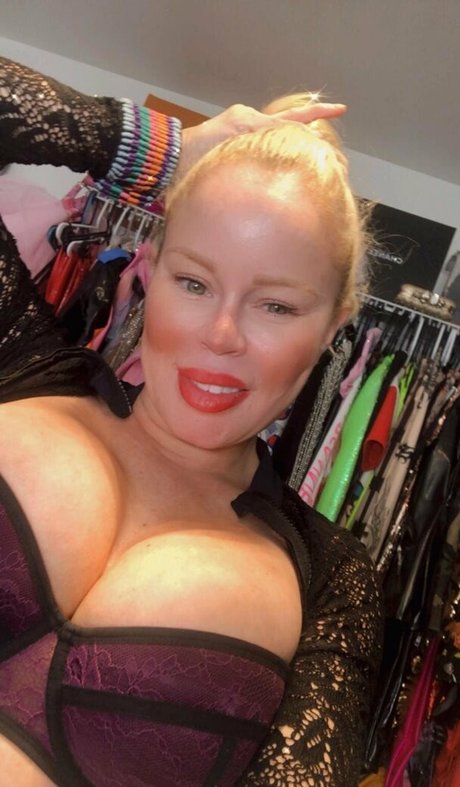 Nacktes geleaktes OnlyFans-Foto von Nikki Delano