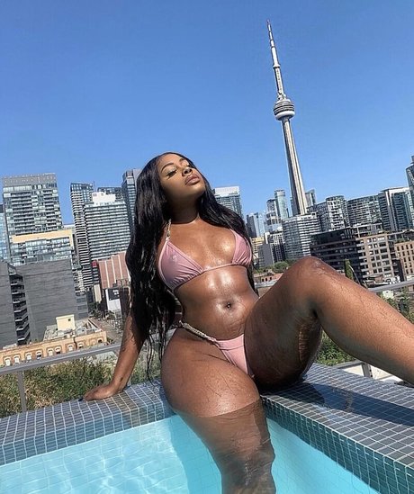 Nacktes geleaktes OnlyFans-Foto von Alana Walters