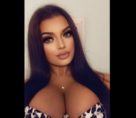 Nacktes geleaktes OnlyFans-Foto von Emily Colbeck Dorset