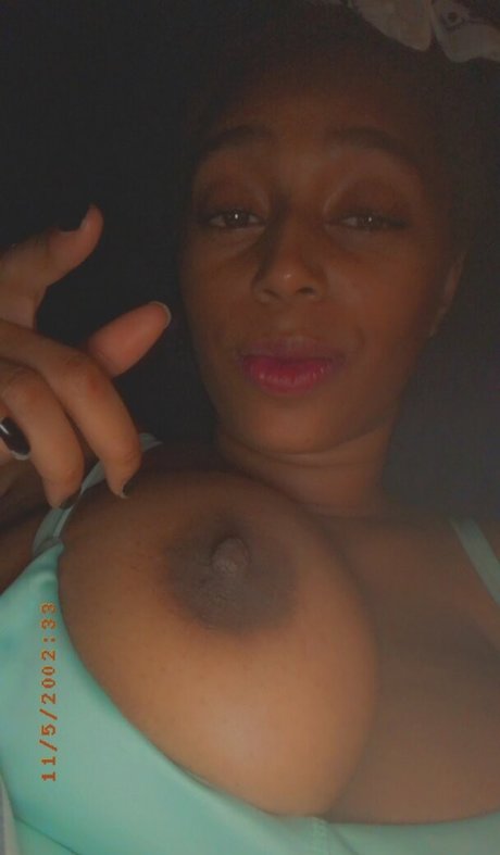 Nacktes geleaktes OnlyFans-Foto von Amineboobs69
