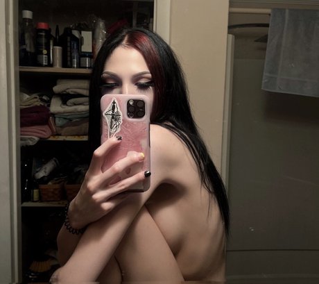 Nacktes geleaktes OnlyFans-Foto von Babymorte