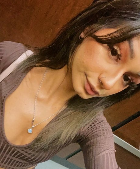 Nacktes geleaktes OnlyFans-Foto von Bhavika Shah