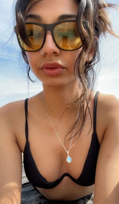 Nacktes geleaktes OnlyFans-Foto von Bhavika Shah