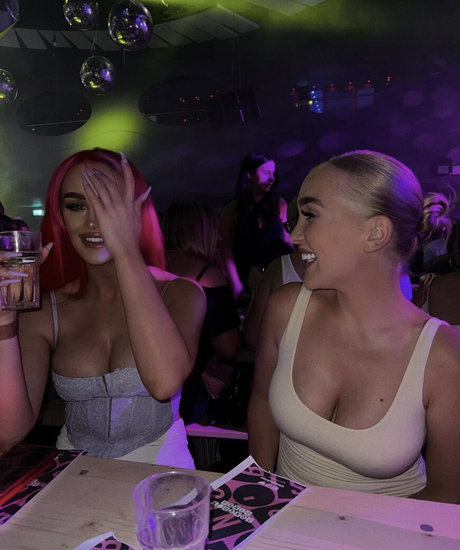Nacktes geleaktes OnlyFans-Foto von Helen Briggs