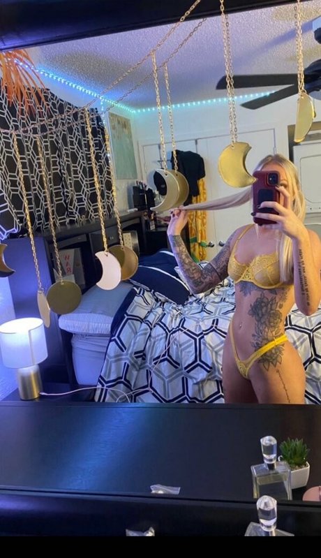 Nacktes geleaktes OnlyFans-Foto von Macnpink