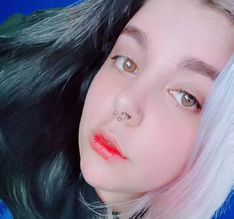 Nacktes geleaktes OnlyFans-Foto von Firefliesirl