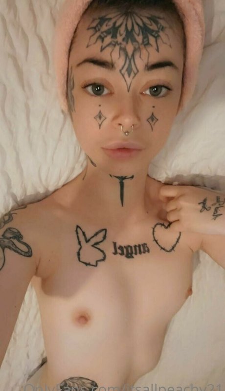 Nacktes geleaktes OnlyFans-Foto von Itsallpeachy21