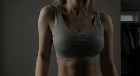 Nacktes geleaktes OnlyFans-Foto von Nerushimav Lera