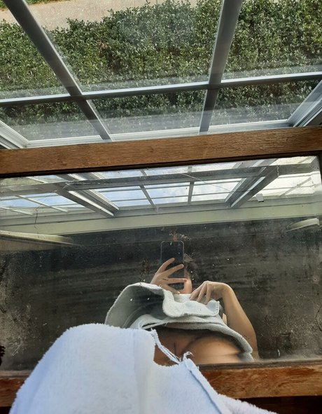 Nacktes geleaktes OnlyFans-Foto von Lousyonie