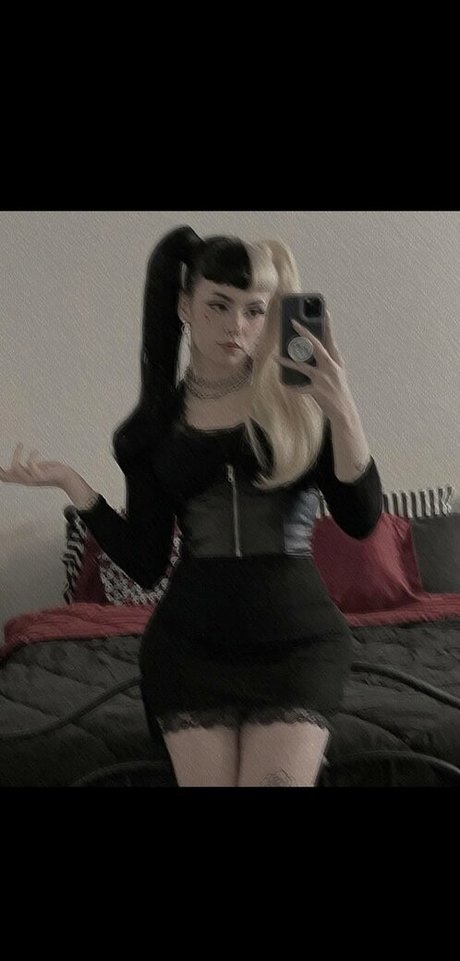 Nacktes geleaktes OnlyFans-Foto von Emma Langevine