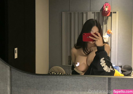 Nacktes geleaktes OnlyFans-Foto von Ratsumin
